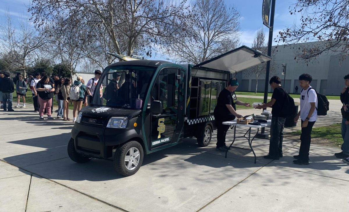 A new food truck on campus gives students options to where to pick up lunch or snacks.